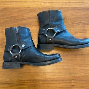 Frye Womens Veronica Harness Short distresses Black/Brown Leather Ankle Boot